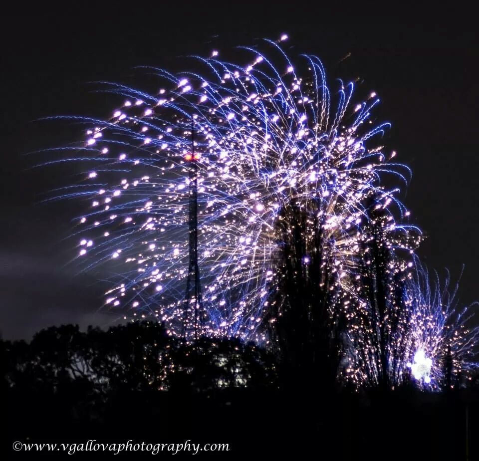 vgallova's tweet photo. Alexandra Palace firework https://t.co/RcUzpEFpHy #alexandrapalace #allypallyfireworks #allypally #fireworks2014 http://t.co/lzJrV9D0Kv