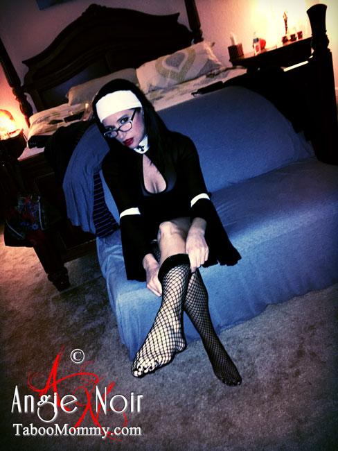 &hearts; #NaughtyNun vows of: poverty=sucks chastity=sucks &amp; obedience=OK! XO @AngieNoir  @SexyLadiesXxxx @SexyStockings11<a href="/tag/naughtynun"class="tags">#NaughtyNun</a>