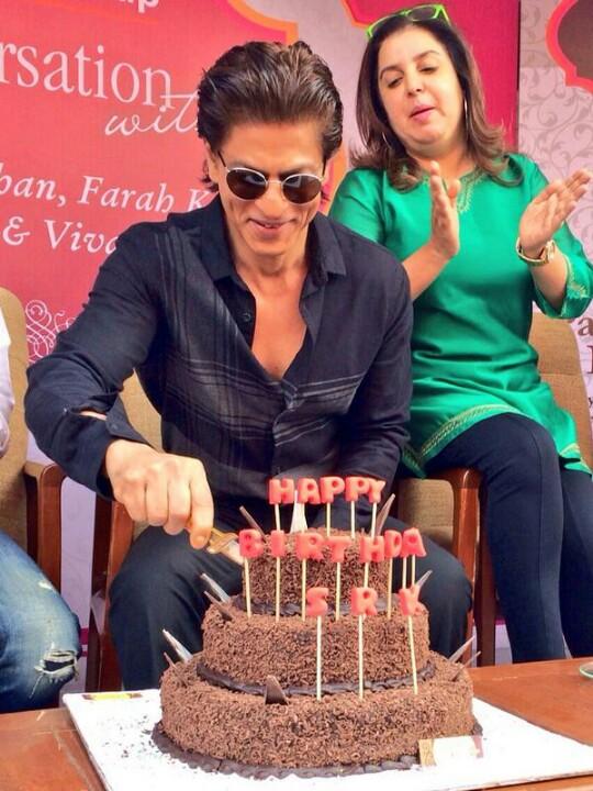 Selamat pagi Rukhster,
ada yang berencana nonton HNY hari ini ??
Happy Birthday Shah Rukh Khan 