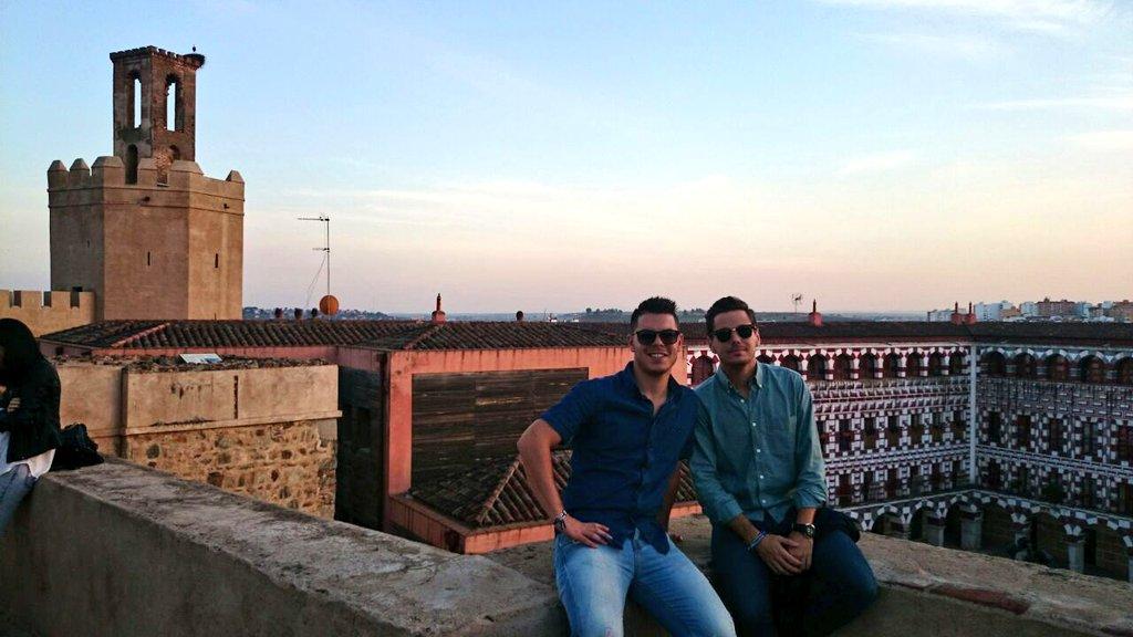 ChemaHeMu's tweet photo. Con el primo @JesusLeal_9 por la alcazaba!!! http://t.co/uYhe6hdrmL