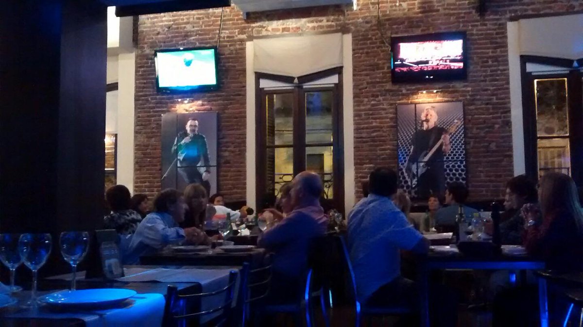 RestoBaresOK's tweet photo. Cena show a pleno. La carta de tragos es excelente. (@ Floyd Concept in Rosario, Santa Fe) https://t.co/kLdE1tYzi6 http://t.co/OsMyt6P2rL