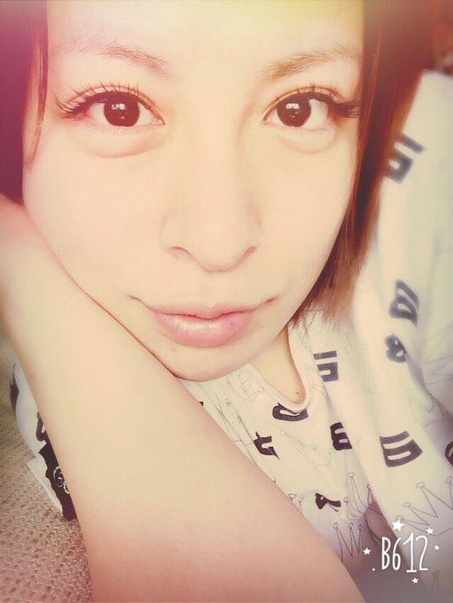 やっと金髪だった眉毛が自然になってすっぴんでも眉毛あるようになった（笑） よかったよかったー！ 半身浴なう♡♡(*˙︶˙*)☆*&deg; 暇だから質問タイムにしよっとんଘ(੭ˊ꒳​ˋ)੭✧ http://t