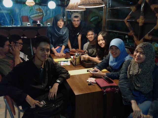rizky_fauzi4's tweet photo. Meetup @12IPA8 http://t.co/GHt1MxIRZC