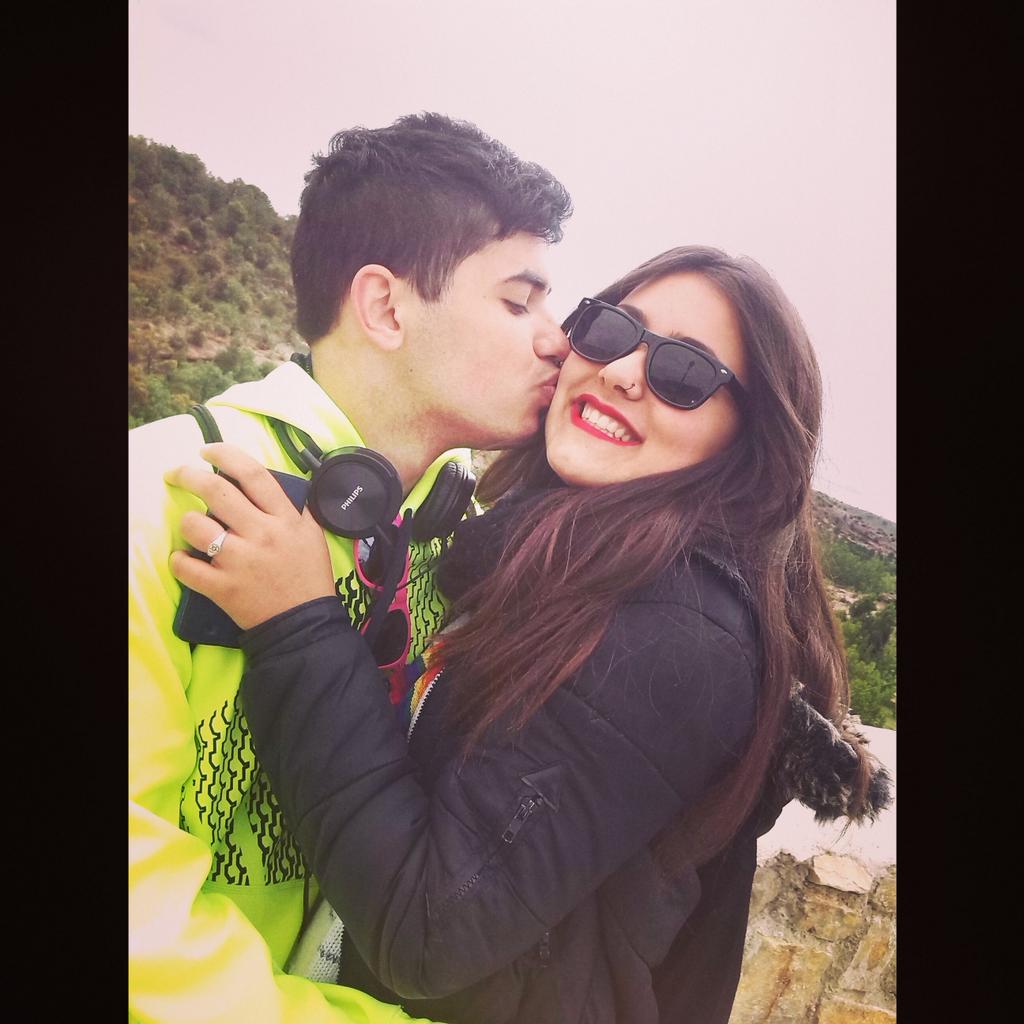Deeniisa16's tweet photo. Felicidades pequeñin, que mayor te me haces 😢! Que ya caen 15, que los disfrutes muchísimo! 😘😘😘😘😘😘😘😘😘😘😘😘 http://t.co/z11Lbvcq37