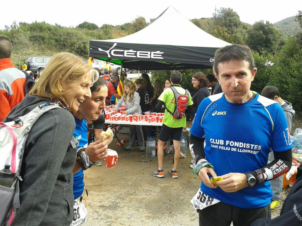 FondistesSF's tweet photo. Fondistes #santfeliu a la @MaratoMontseny els nostres coredors al avituallament km23 http://t.co/MrxREs2Ju0