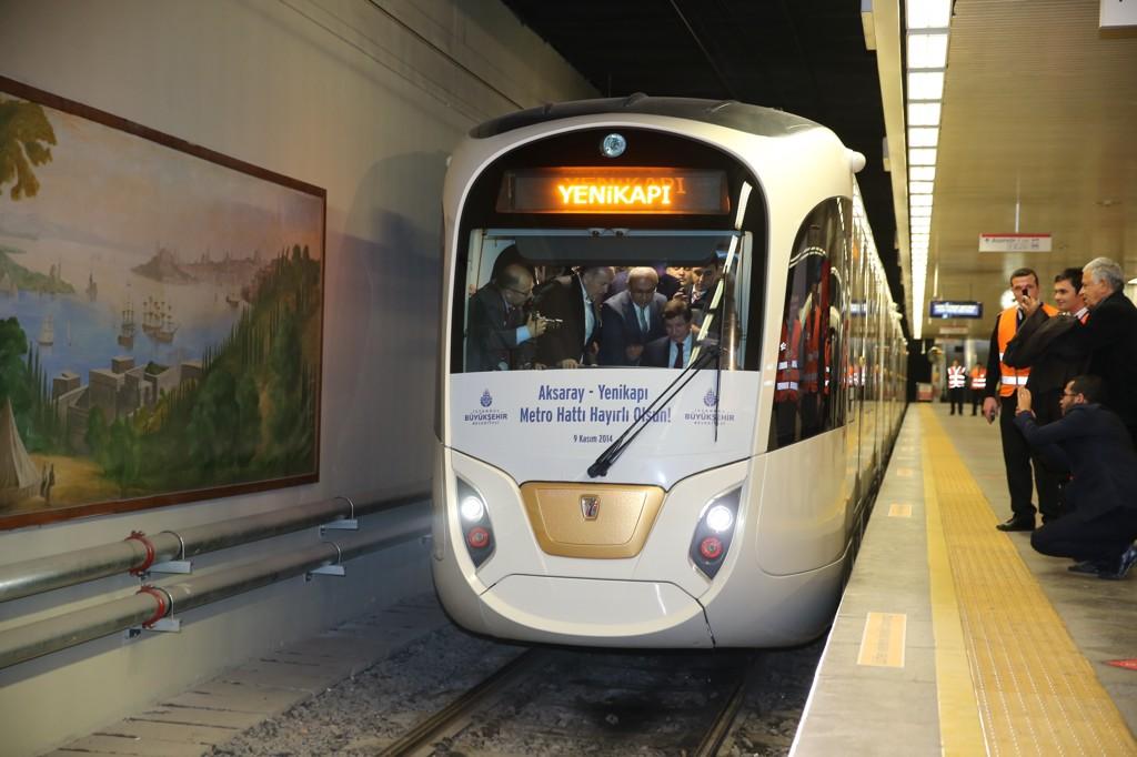 Kadir__Topbas's tweet photo. Başbakanımız Sn. Ahmet Davutoğlu'nun katıldığı törenle Aksaray-Yenikapı Metro Hattı'nı hizmete açtık. http://t.co/QmOBOxnBLk