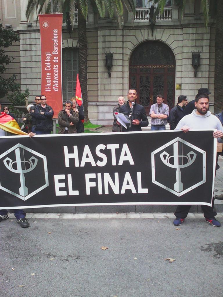 miravent's tweet photo. Shame on us, neonazis in Barcelona against #Catalanindy #CataloniaVotes #9Nalcarrer #AlertaFatxes http://t.co/jpFtiDbjAz