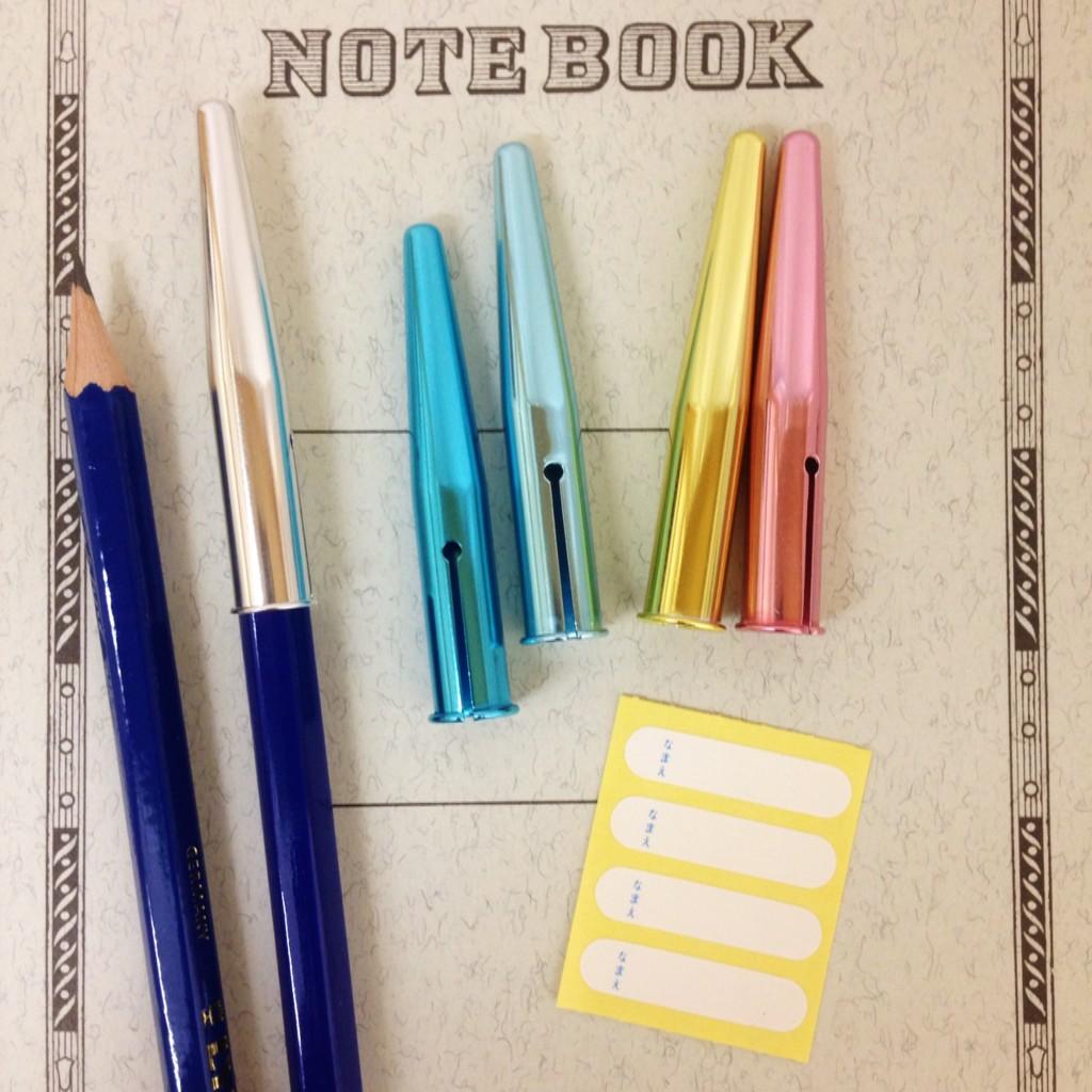 文具と雑貨の店 トナリノ アルミ素材の定番鉛筆キャップ 入荷しました シルバーの他カラフルなタイプもございます それぞれ4本入りです 小学生より大人の方のお問い合わせが多いのですがやっぱり鉛筆には 鉛筆キャップ必要ですね Http T Co Jsqd2mke0l