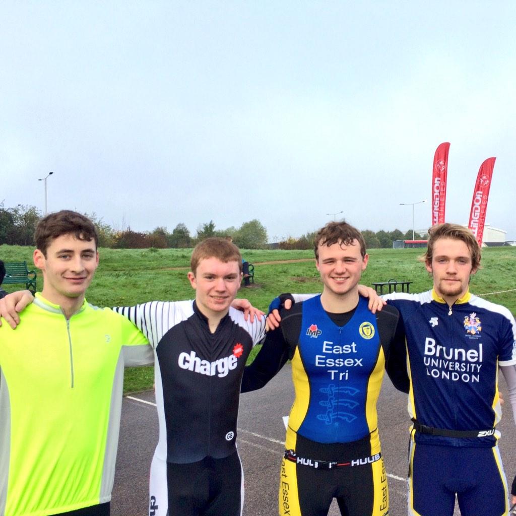 Well done to the four guys who have just finished! Woman's race just about to start! <a href="/BrunelSport/">Brunel Sport</a> <a href="/HillingdonTri/">HillingdonTri</a>