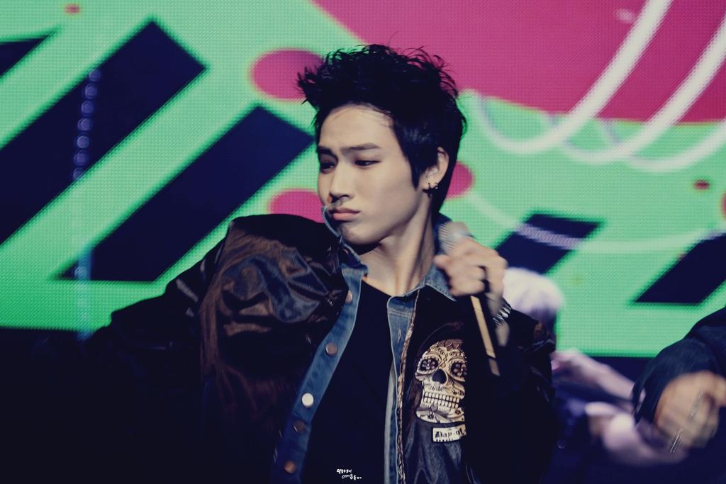 mellowboy_JB's tweet photo. 141108 #GOT7 밀크콘서트 #JB #재범 아 뭔ㄷㅔ 이렇게 멋있는 건데 뭔데 대체 뭔데 뭐냐구 대체 임재범 존재 뭔데 뭔데 ㅠㅠ 이렇게 비현실적? ㅠㅠ https://t.co/zRcoXp9Vfk http://t.co/sdyz1OBBob