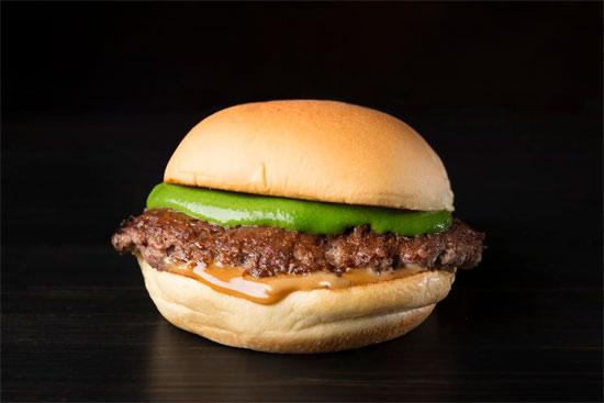 hotdinners's tweet photo. Today in Covent Garden @shakeshackUK has 500 of these limited edn @massimobottura burgers: http://t.co/axEmVreuHH http://t.co/HRCCBbEuKR