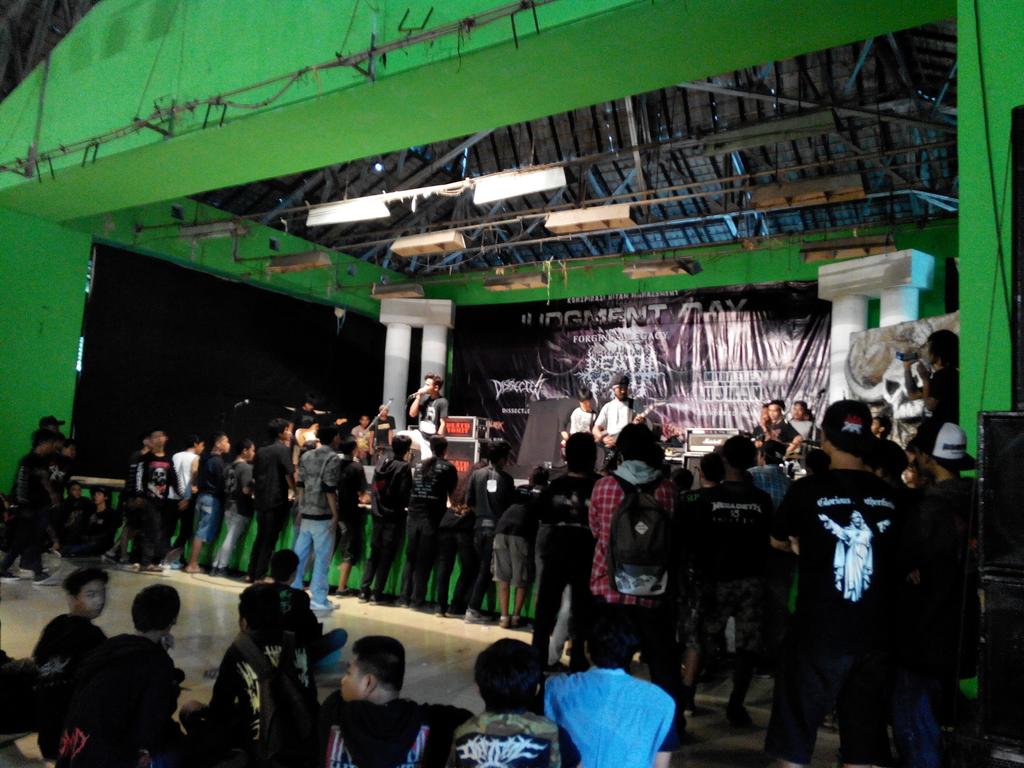 musikwonosari's tweet photo. "@khmmanagement: Hancurkan !!! @MurderedHuman  #JUDGMENTDAY2014 http://t.co/0vcsfCoBND"