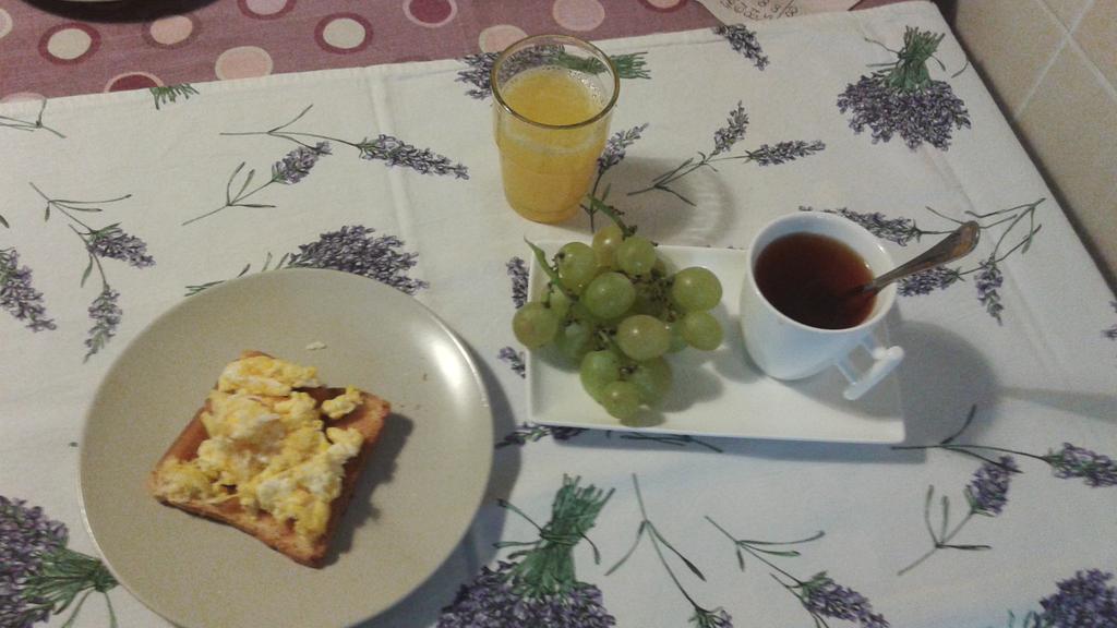 ElenaClinic's tweet photo. Buongiorno..per iniziare bene la giornata mi sono preparata una buona colazione...Bisogna nutrire anche l.anima http://t.co/SC2E2jzGHc