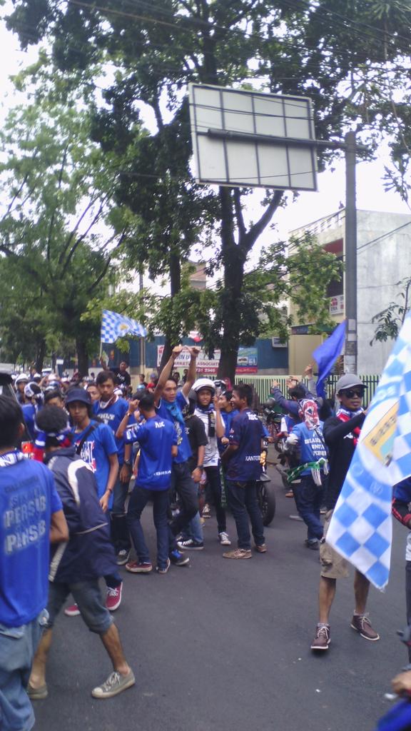 aselolle_'s tweet photo. Cipaera PERSIB crew http://t.co/NyNwhU4v1x