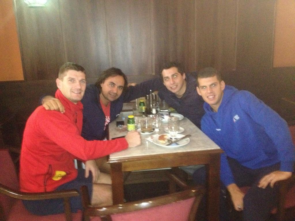 Terminado de desayunar con 3 crackss <a href="/gododiaz/">Gonzalo Godo Díaz</a> <a href="/RamiMoyano/">Ramiro Moyano Toledo</a> <a href="/CCalneggia/">Cristian Calneggia</a>  buen finde los quieroo  🚬🚬🚬