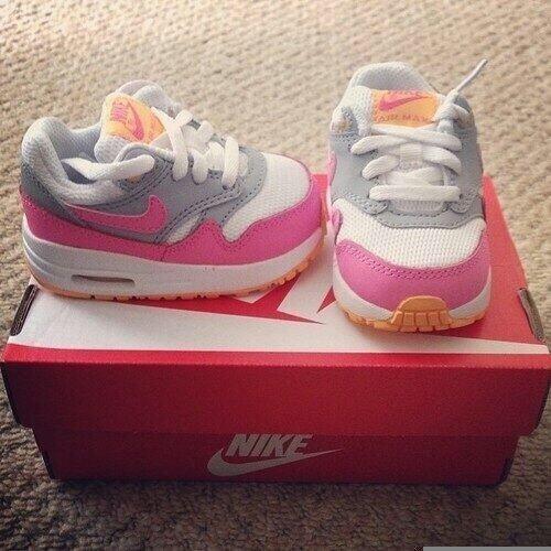 AltintopEyup's tweet photo. Les futur que je vais acheter pour la petite air max one 2014 😁 http://t.co/QnTrxnRktO