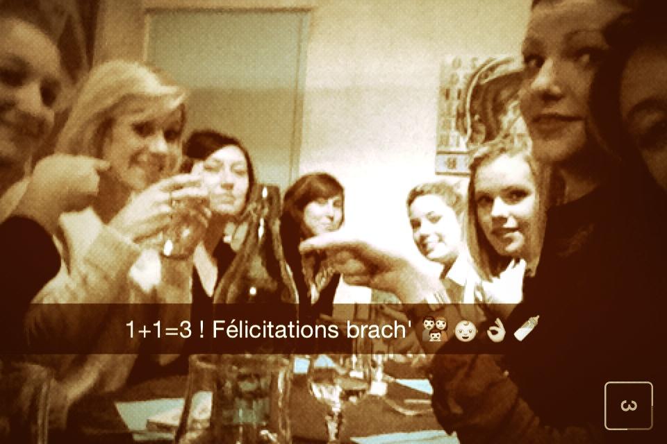 agatheXV's tweet photo. J'adore mes amies ... 😂❤️ @tarriio @e_lisou @LafPaulyne @f_malvy ... http://t.co/ST1hwEW0il