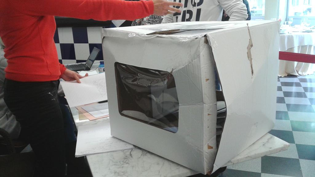 Atac feixista a l'escola d'hostaleria, cridant "Vi va España". Gravíssim.  Actuarà la fiscalia? Condemna rotunda