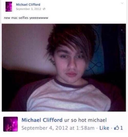 alexam_pereira's tweet image. I bet he was the one who liked his comment. 😂 #vote5sos