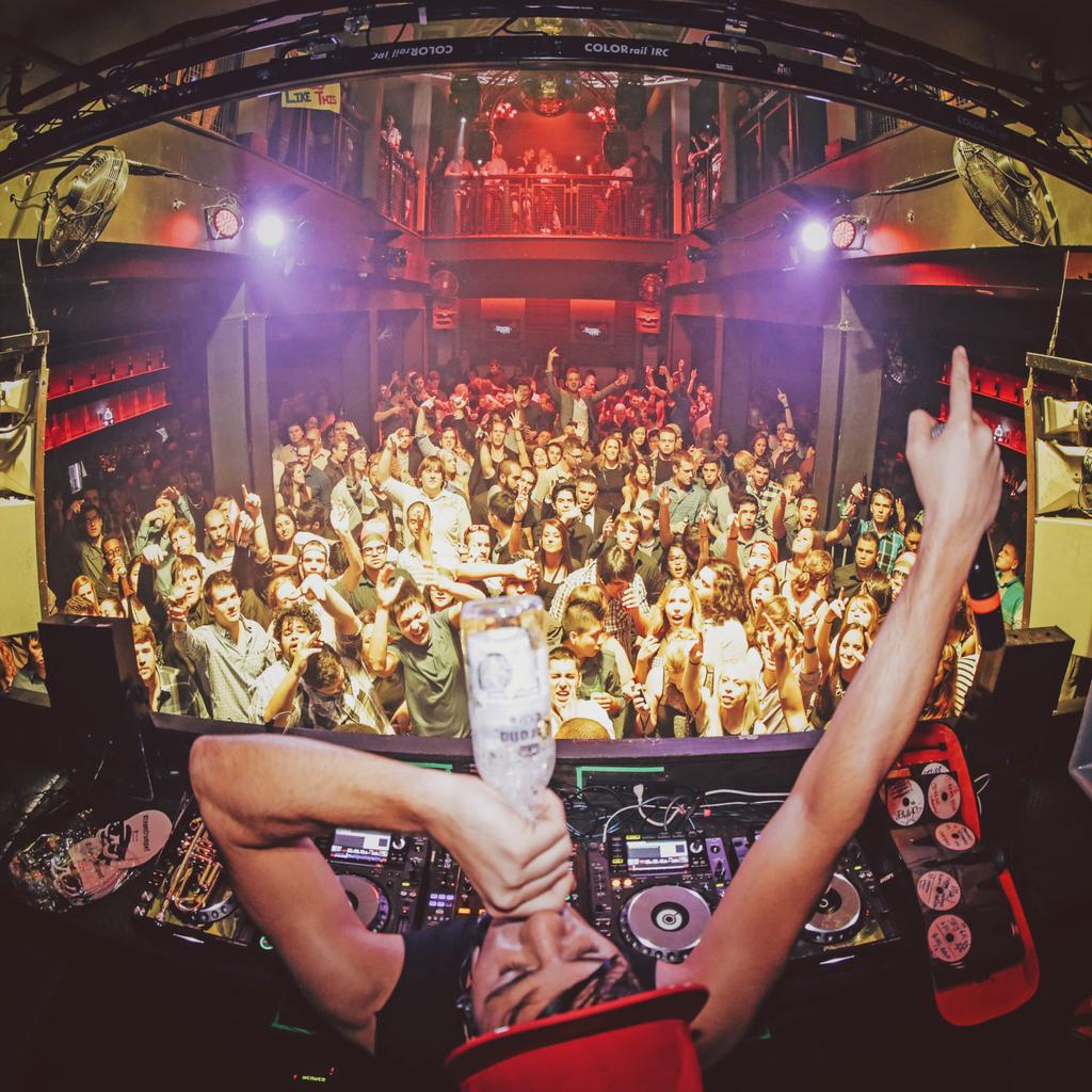 TimmyTrumpet's tweet image. Bottoms up Chicago!