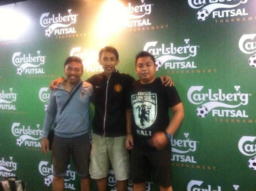 Gusde_Kermit's tweet photo. Kami datang untuk carlsberg @carlsbergid @Bolalob #CarlsbergFutsal http://t.co/rJMGxdZULZ