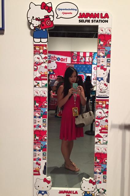 SusanSusanto17's tweet photo. Selfie station! 😄#japanlaclothing #japanla #selfie #selfiestation #hellokittycon2014 http://t.co/IW8zaTpJYN