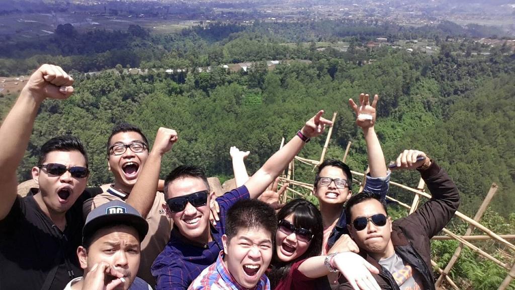 realramsi's tweet photo. It'd be great to spend more time with you all.... #friends #adventure http://t.co/cmHyNX8dQr
