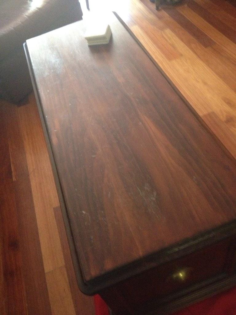 RobyneYoung7's tweet image. Don&apos;t often pick up furniture from kerbside, but neighbour&apos;s daughter was throwing this out! #storagecoffeetable