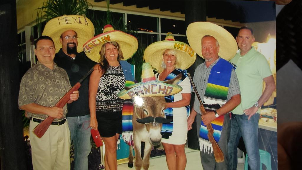 jdaniel763's tweet photo. The amigos in Cancun! http://t.co/nwZwlGRTtm