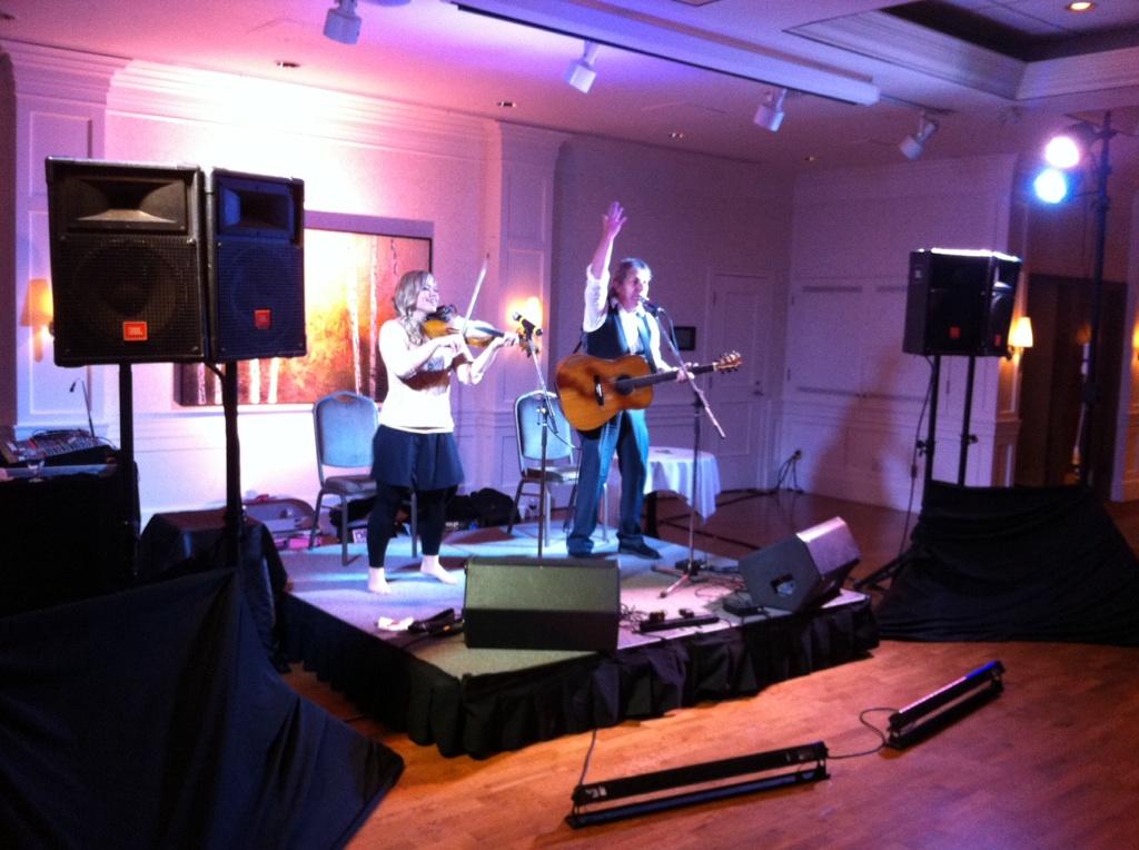 ForteSoundStage's tweet photo. Gordon Belsher and @macleodmusic performing tonight at the @glencoeclub ! Such cheerful east coast flavor. @UPEI http://t.co/QVyvo9XjHS