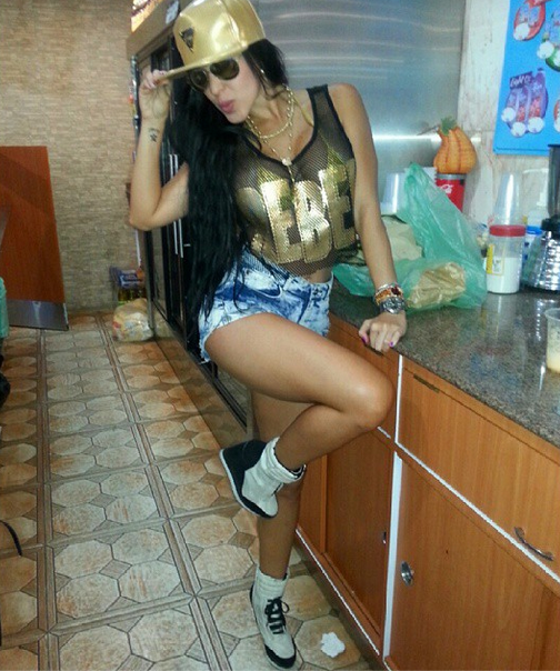 Fc_JimenaAraya's tweet photo. Los Pies En El Suelo y La Mirada En El Cieloo ♥ #Siempree #Hermosaa #Mi_Reyna @JimenaarayaVzla ☺ http://t.co/zYQk774e7o