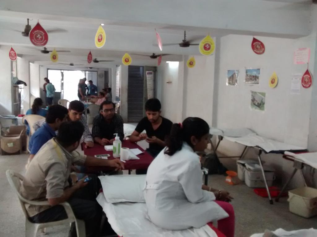 HmmjOrg's tweet photo. We have organized blood donation camp come @ rakshapark &amp; save lives @prathama http://t.co/Or5WwZb3Lb
