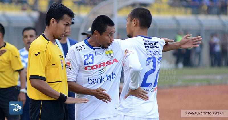 simamaung's tweet photo. Enggan Bahas Nonteknis, Janur Harap Wasit Netral | Link http://t.co/SVPiXZoEKY | http://t.co/eoNvpuMQ61