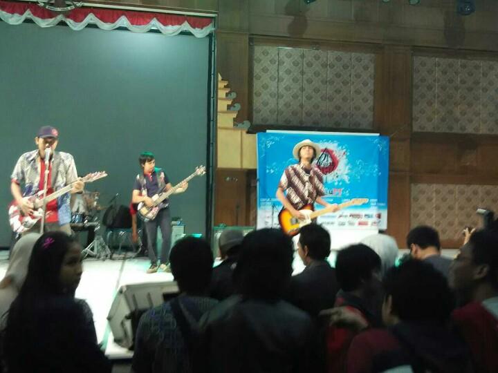 Walau hari ini kita gk manggung,tp tetep gitaris kita <a href="/heyarace/">arace 🍉</a> eksis jd add nya <a href="/TheLemonade_ID/">theLEMONADE</a>