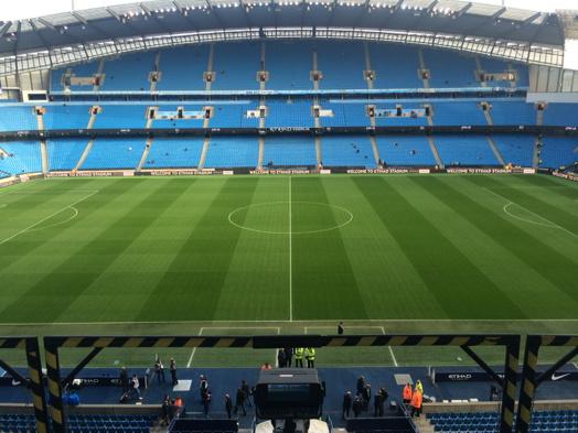 GNev2's tweet photo. In position - City v United. Big day.. http://t.co/d2fhGeNiPj