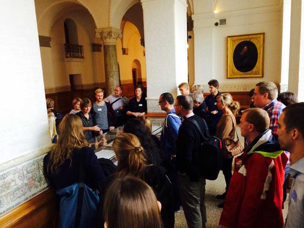 oestergaard's tweet photo. @LivHA viser Aarhus Radikale Vælgerforening grundloven og resten af borgen. #GuideOfTheYear http://t.co/F3KUzrf1vD