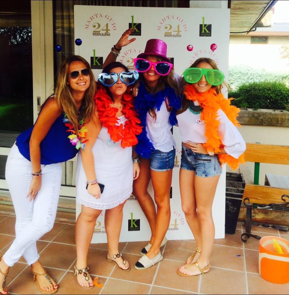 MartaGuio's tweet photo. "@mery_zabala: Os veo en nada preciosas @MartaGuio @maiderechenique http://t.co/pEc9PqRvO7" solo ganas! Miles de ganaaas