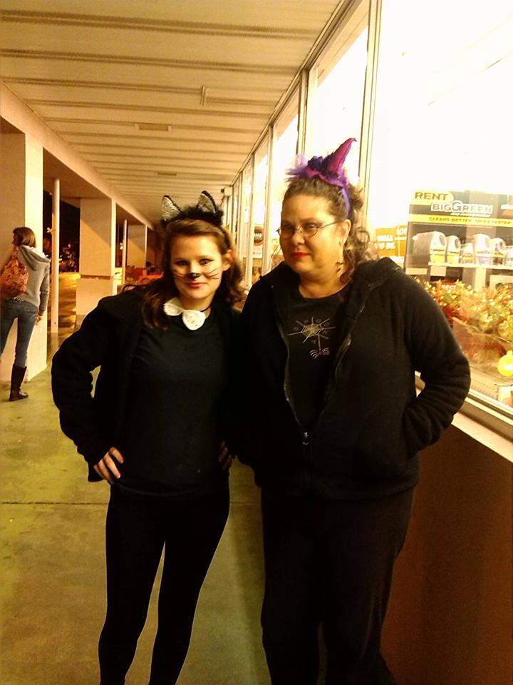 TennesseeZombie's tweet photo. My friend Brandi and me on Halloween. She was a cat, and I was a witch! http://t.co/2FnG0r8qXQ