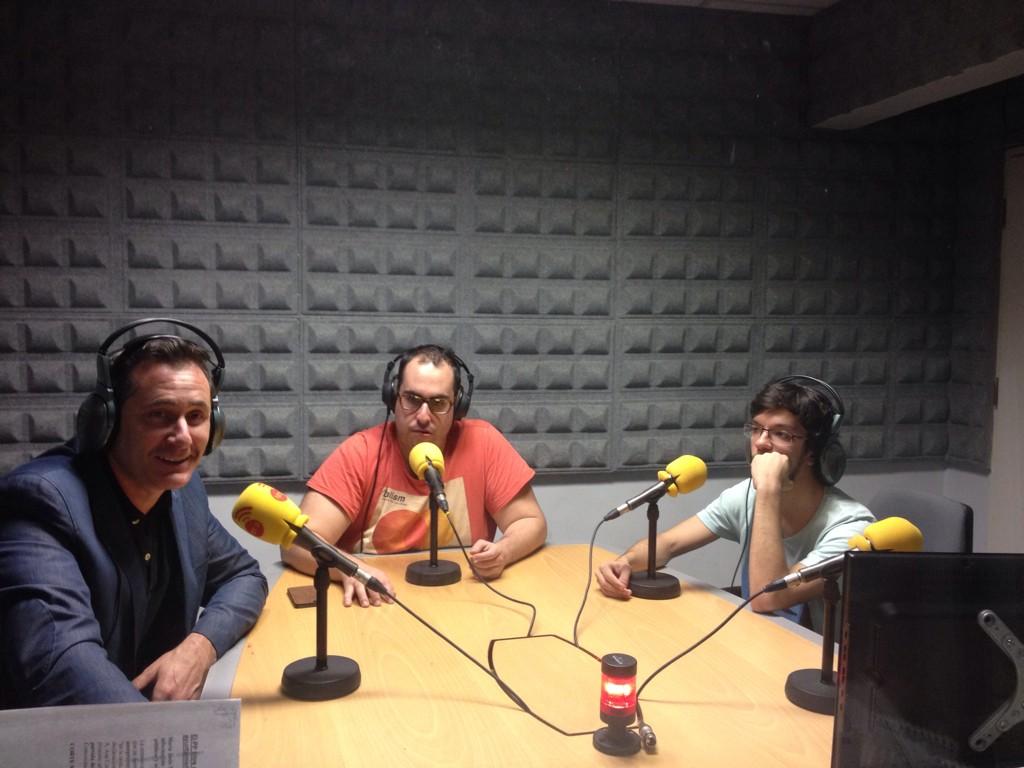 EfectoMadrid's tweet photo. @lorenz_carlos @albertolapecera @Pablombravo nos acercan al mundo de #Cilff @PENSIONdePULGAS @libertadfmradio http://t.co/oMyKI8JUBy