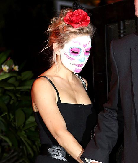 ELLEmagazine's tweet photo. The best Halloween costumes of 2014 so far: http://t.co/WYS5YG0AWx http://t.co/C8V7qSzEJK