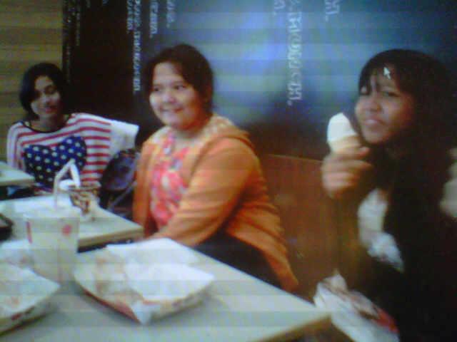 Gen19OA's tweet photo. NGAKAK @NiaOffical_ @AnyaNurania @shevankaa http://t.co/YMmcOl9oZJ