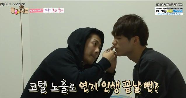 Mimiu0310's tweet photo. นี่ Roommate หรือ WGM 55555 แหมๆ งานแจ็คจุนนนน ฟารินนน คังจุนนั่นล๊าคคค อีแจ็คล่ะ.. 55555 #jackjun #Jackson #kangjun http://t.co/A1GpAvvYcG