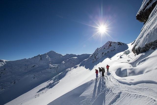 WhistlerBlckcmb's tweet photo. #WBFirstTracks crew assessing the terrain: It's a go!
Photo: Paul Morrison http://t.co/mxkP15t020