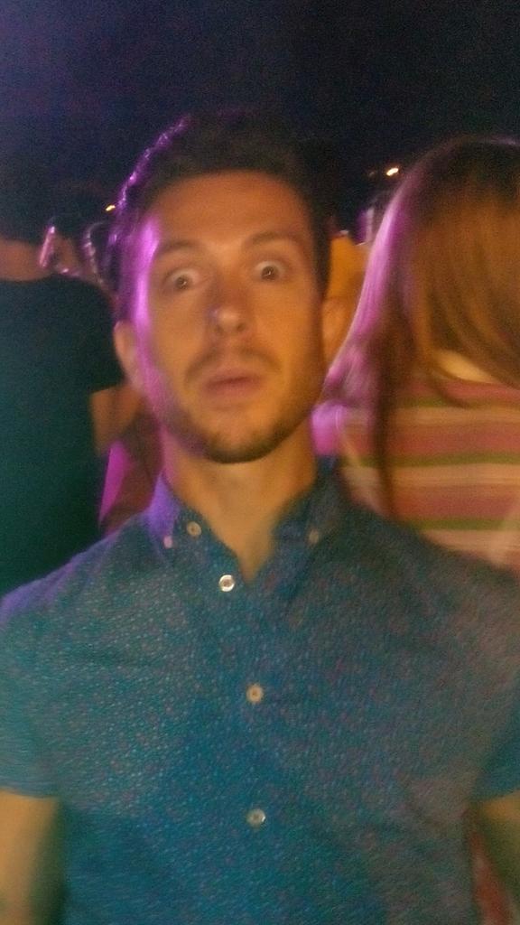 Axoo anoche tambien salió el poyete??? No me lo creo.