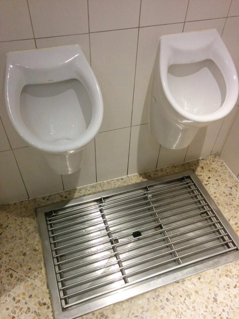 awesomeoman's tweet photo. New config. Where to stand to piss? Instructions unclear. @cwgabriel http://t.co/xZIxdsJxOV