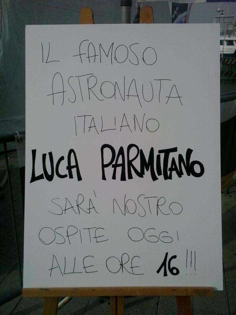 Cesca_____'s tweet photo. Oggi allo European Space Expo #lucaparmitano #europeanspaceexpo #Genova #portoantico #festivalscienza http://t.co/QZmDCsy1zx
