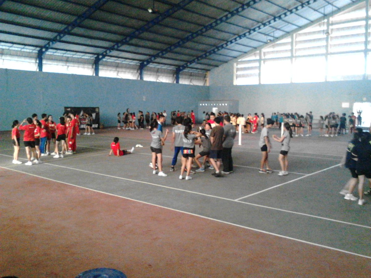 Ini nih suasana coaching clinic sore ini. Semua tim lagi belajar toss.. cc <a href="/Flash_AllStars/">Flash All Stars</a> <a href="/BlitzCheers/">Blitz Cheerleader</a> <a href="/ChameleonBbc/">CHAMELEONCHEERLEADER</a>