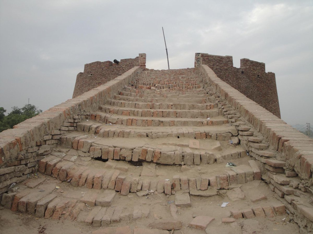 RiazSangi's tweet photo. history tell enemies ruined Forts ,but here govt is doing this #Saveumerkot
@LALMALHI @MushRajpar @AmarGuriro http://t.co/2KU23nm8Wl