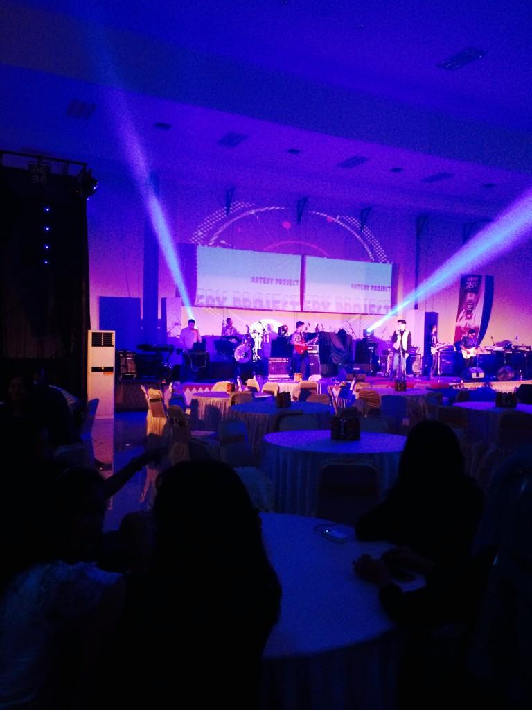 AMFUnila2014's tweet photo. Band-band pemenang lomba sedang bergantian tampil nih 😊😊 http://t.co/FNhAy0cGWb