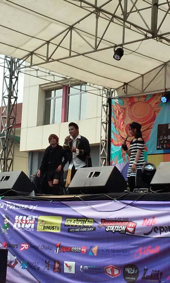 CosplayerIndo's tweet photo. @ROKUSTARR Band lagi sounding, lagu mereka yg paling heboh ya Pegasus fantasy cover http://t.co/fbZm1sOgUr